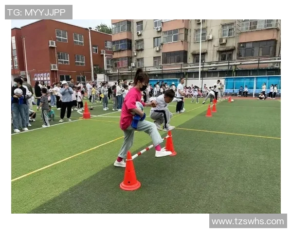 足球明星携子共度亲子时光展现家庭温情与运动热爱 足球明星携子共度亲子时光展现家庭温情与运动热爱